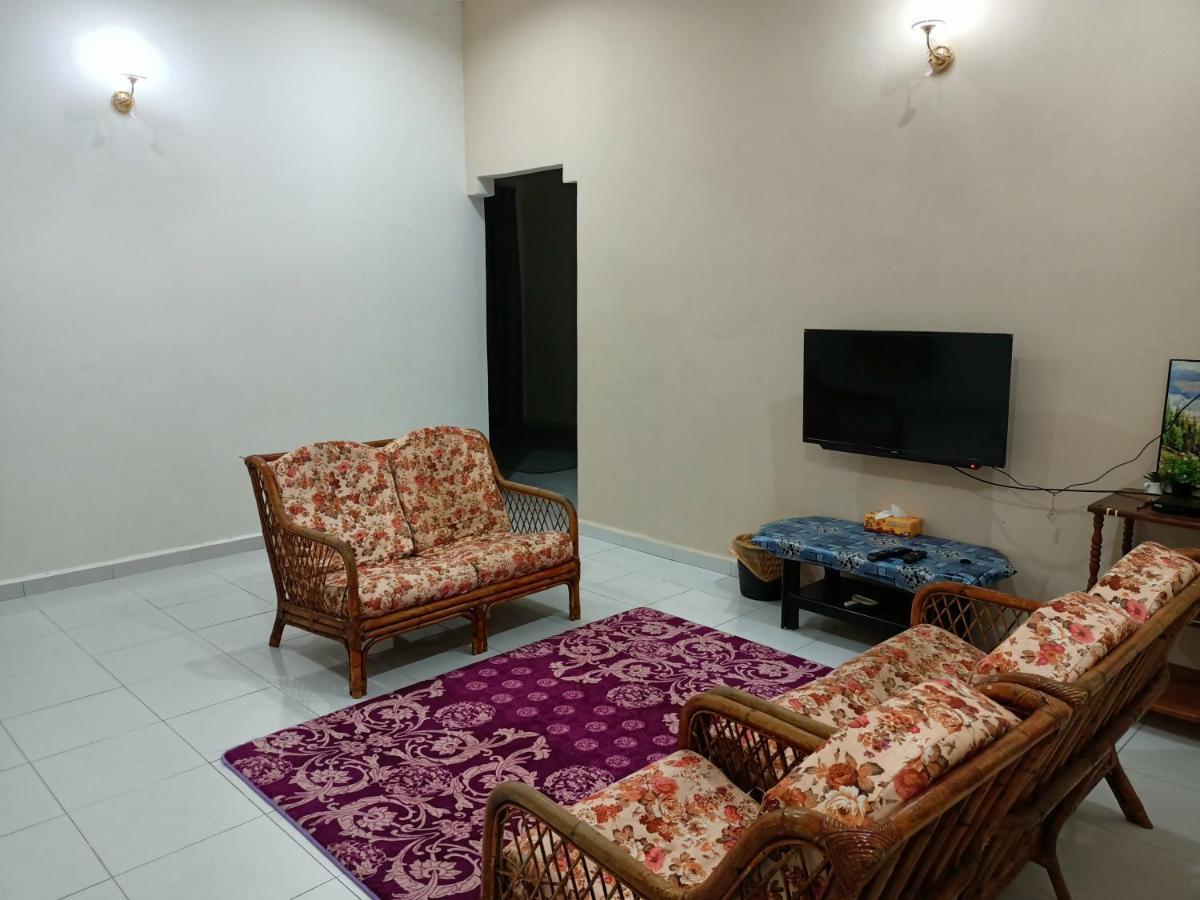 Ummi'S Homestay Kuala Besut Kampong Baru Zewnętrze zdjęcie