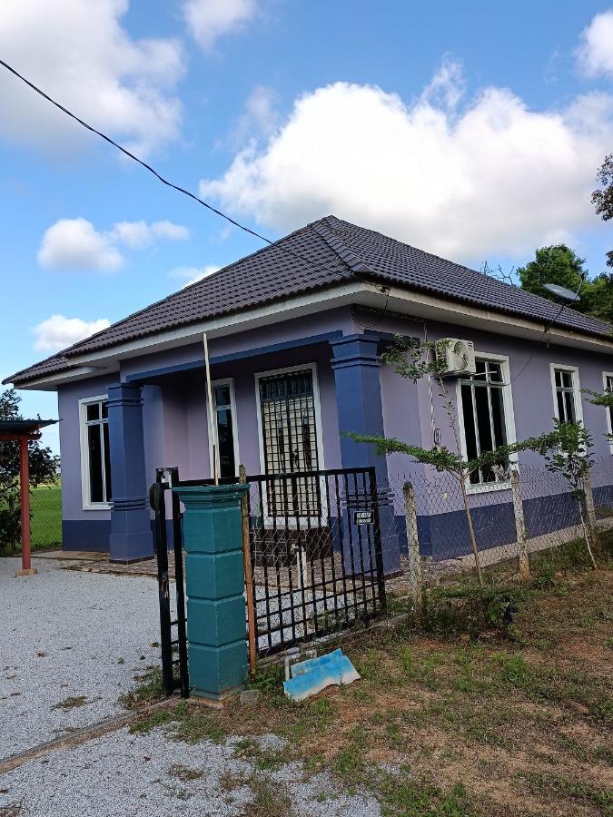 Ummi'S Homestay Kuala Besut Kampong Baru Zewnętrze zdjęcie