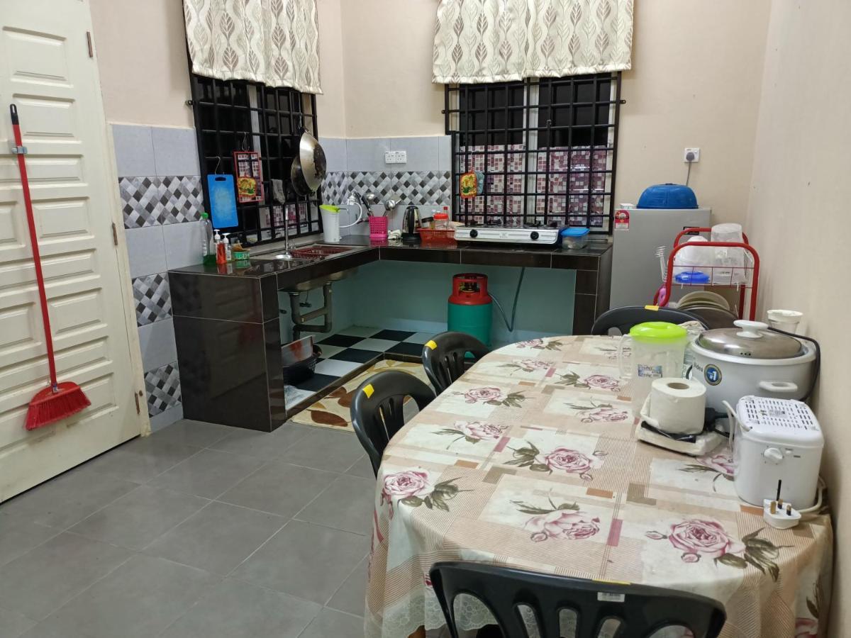 Ummi'S Homestay Kuala Besut Kampong Baru Zewnętrze zdjęcie